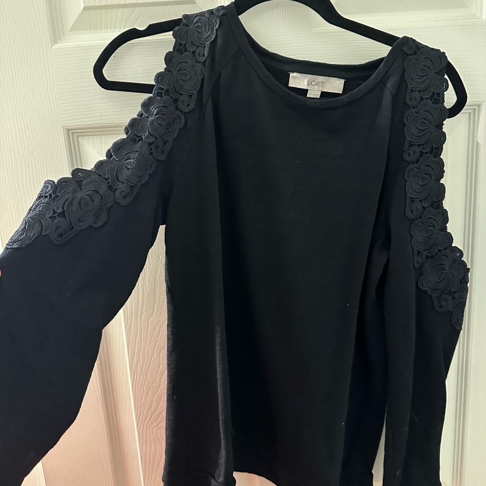 Black loft shoulder cut out sweatshirt